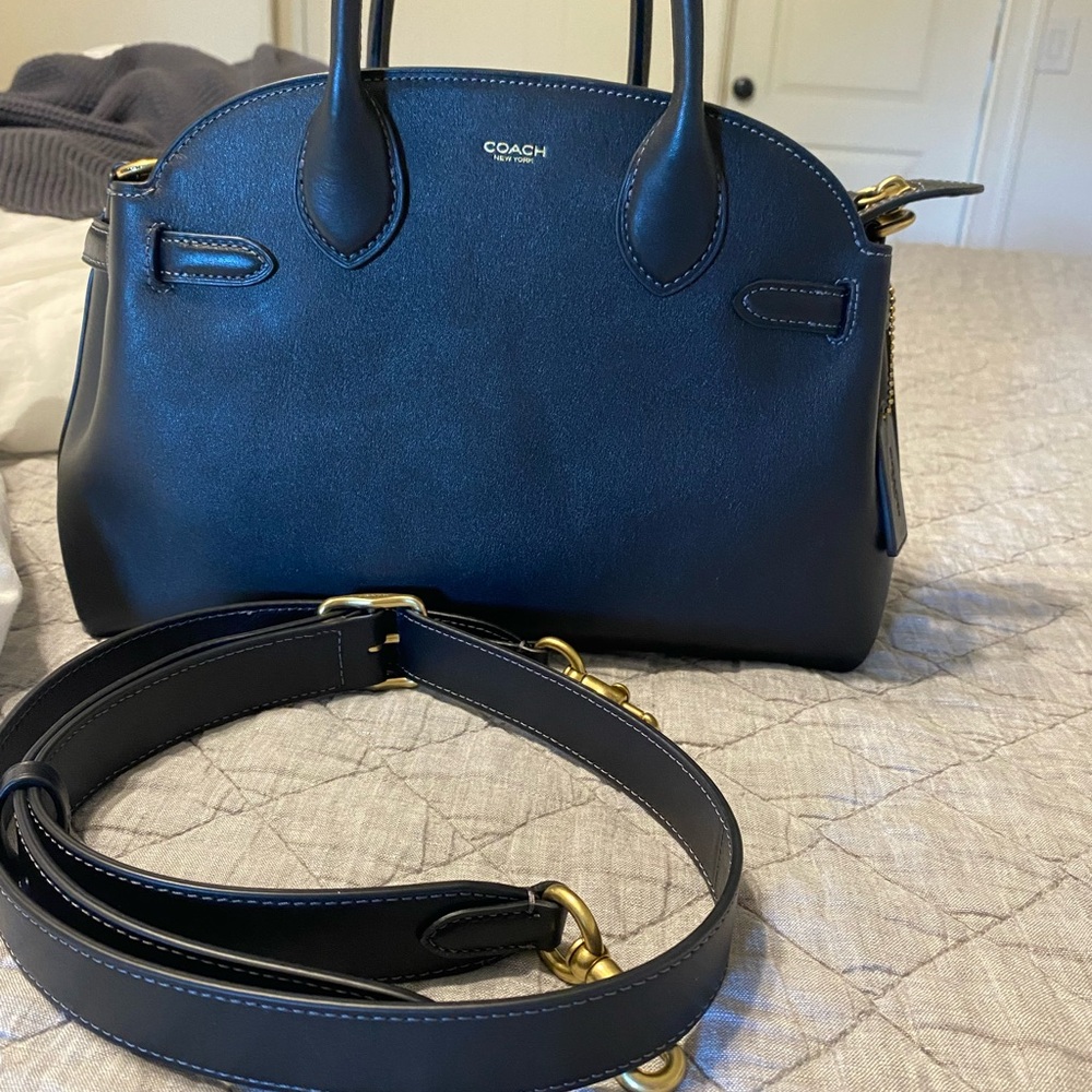 Coach Empire 28